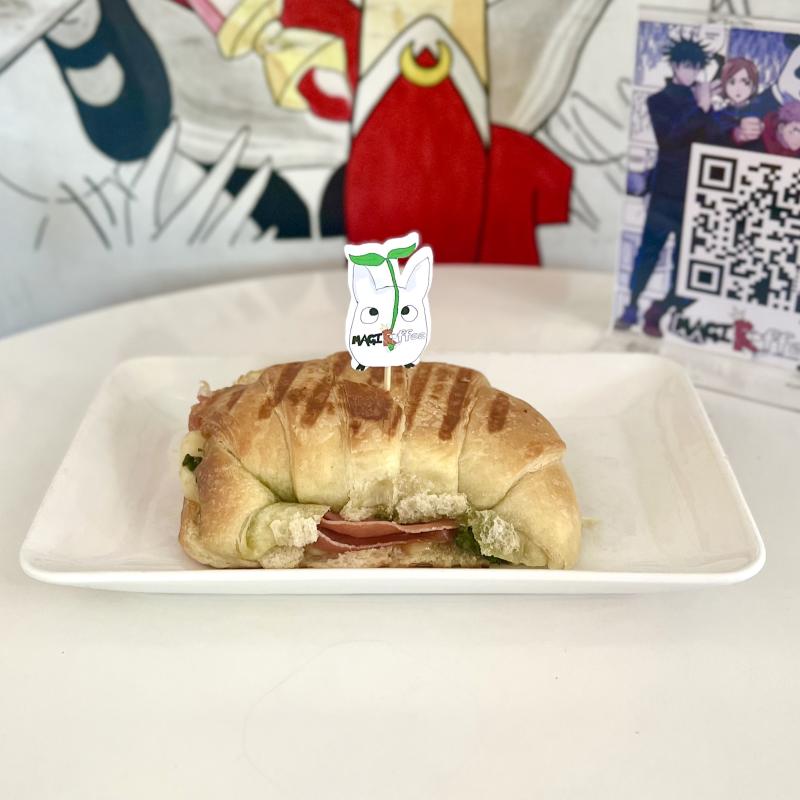 Croissant serrano